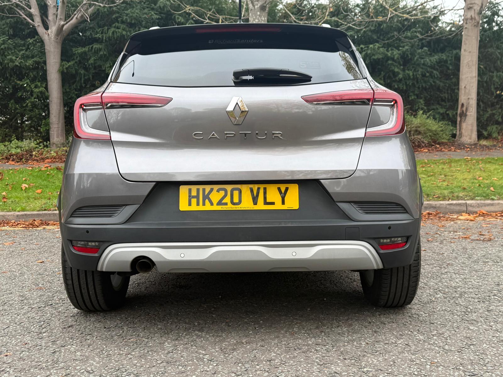 Renault Captur 1.5 Blue dCi Iconic SUV 5dr Diesel Manual Euro 6 (s/s) (95 ps)