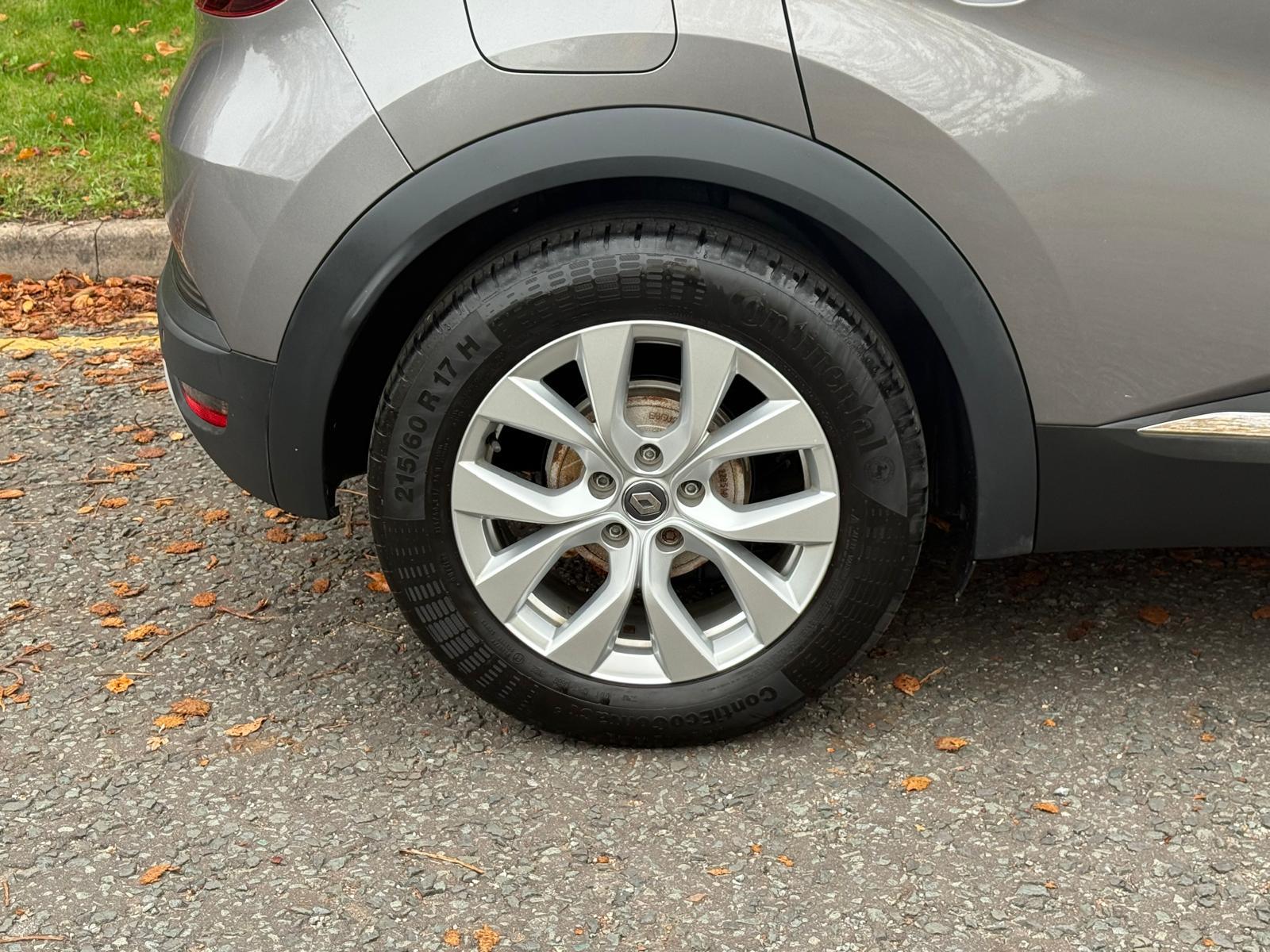 Renault Captur 1.5 Blue dCi Iconic SUV 5dr Diesel Manual Euro 6 (s/s) (95 ps)