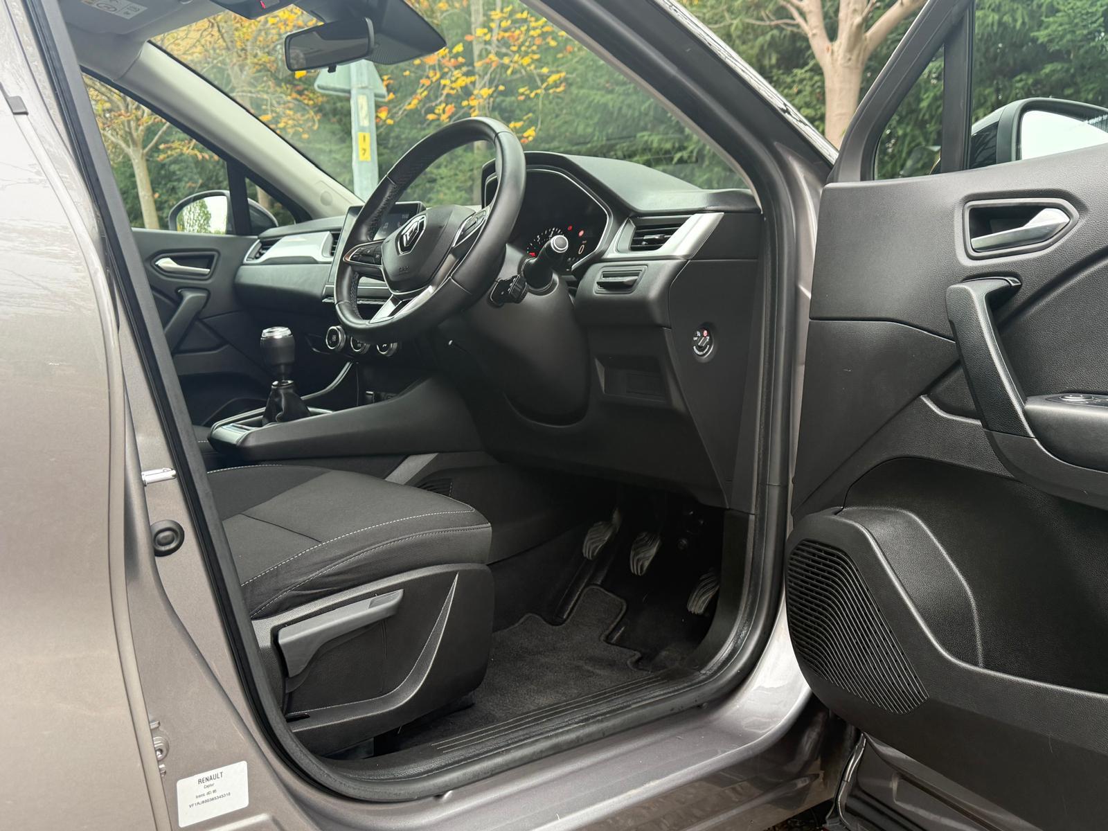 Renault Captur 1.5 Blue dCi Iconic SUV 5dr Diesel Manual Euro 6 (s/s) (95 ps)