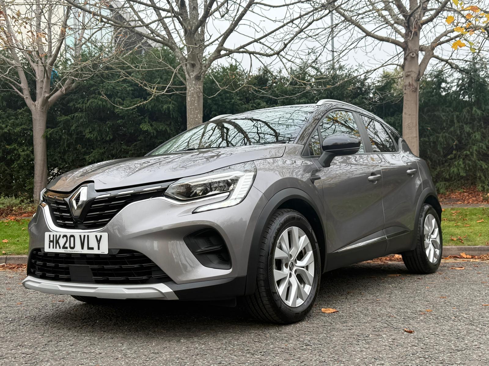 Renault Captur 1.5 Blue dCi Iconic SUV 5dr Diesel Manual Euro 6 (s/s) (95 ps)