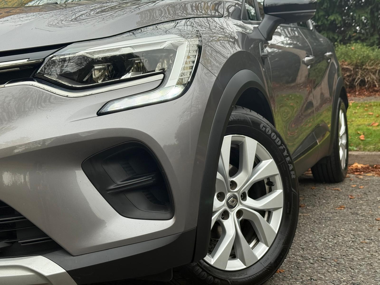 Renault Captur 1.5 Blue dCi Iconic SUV 5dr Diesel Manual Euro 6 (s/s) (95 ps)