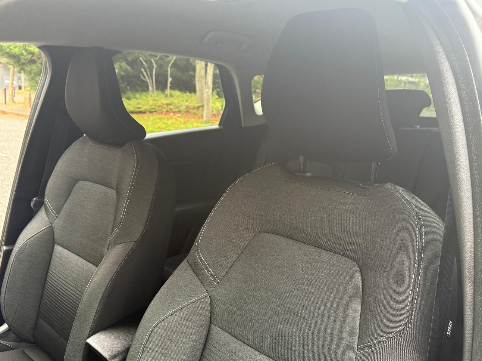 Renault Captur 1.5 Blue dCi Iconic SUV 5dr Diesel Manual Euro 6 (s/s) (95 ps)