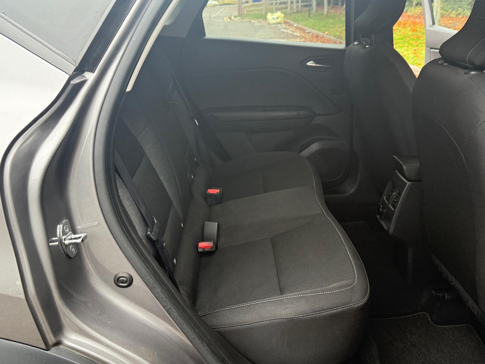 Renault Captur 1.5 Blue dCi Iconic SUV 5dr Diesel Manual Euro 6 (s/s) (95 ps)