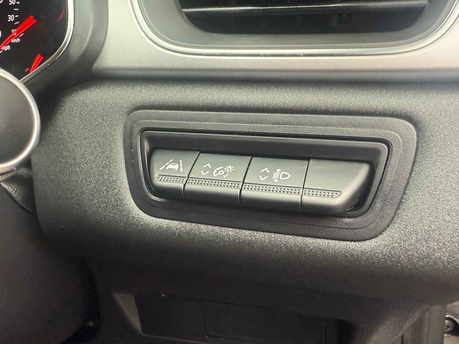 Renault Captur 1.5 Blue dCi Iconic SUV 5dr Diesel Manual Euro 6 (s/s) (95 ps)