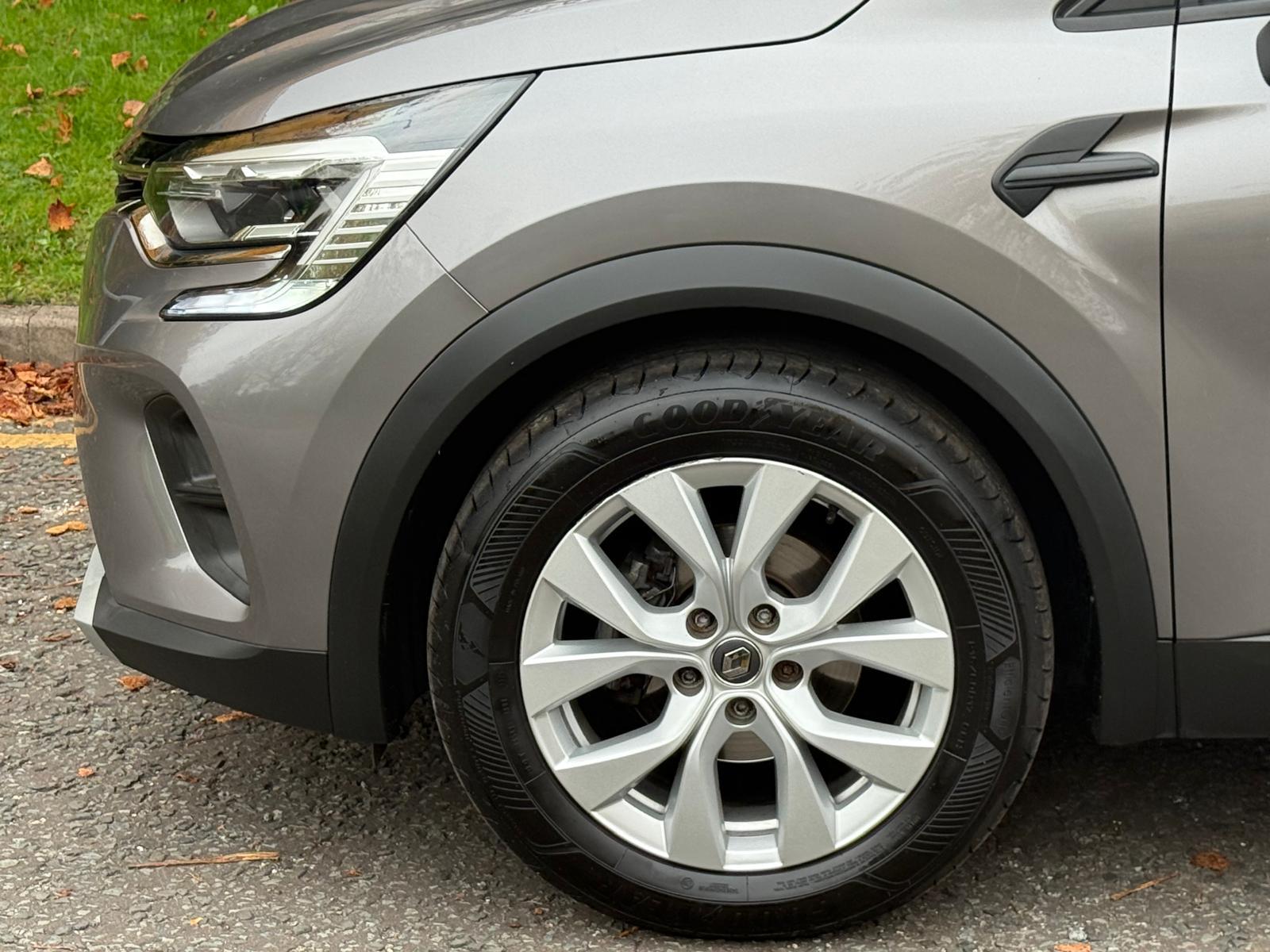 Renault Captur 1.5 Blue dCi Iconic SUV 5dr Diesel Manual Euro 6 (s/s) (95 ps)