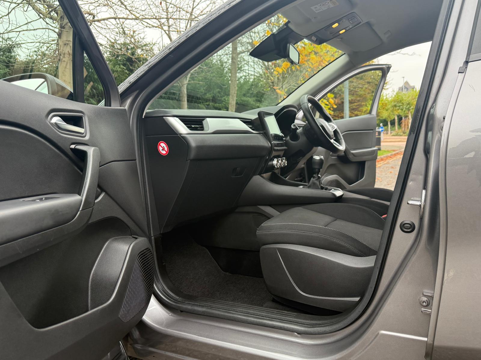 Renault Captur 1.5 Blue dCi Iconic SUV 5dr Diesel Manual Euro 6 (s/s) (95 ps)