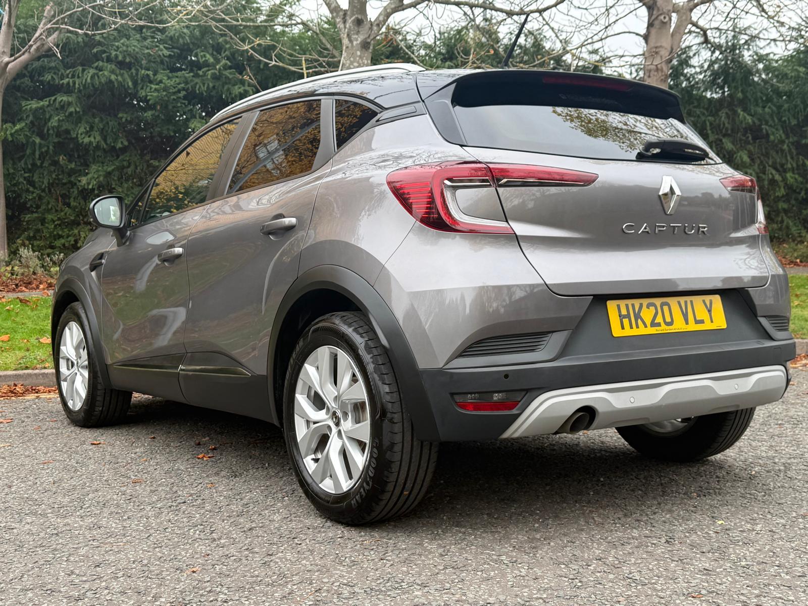 Renault Captur 1.5 Blue dCi Iconic SUV 5dr Diesel Manual Euro 6 (s/s) (95 ps)