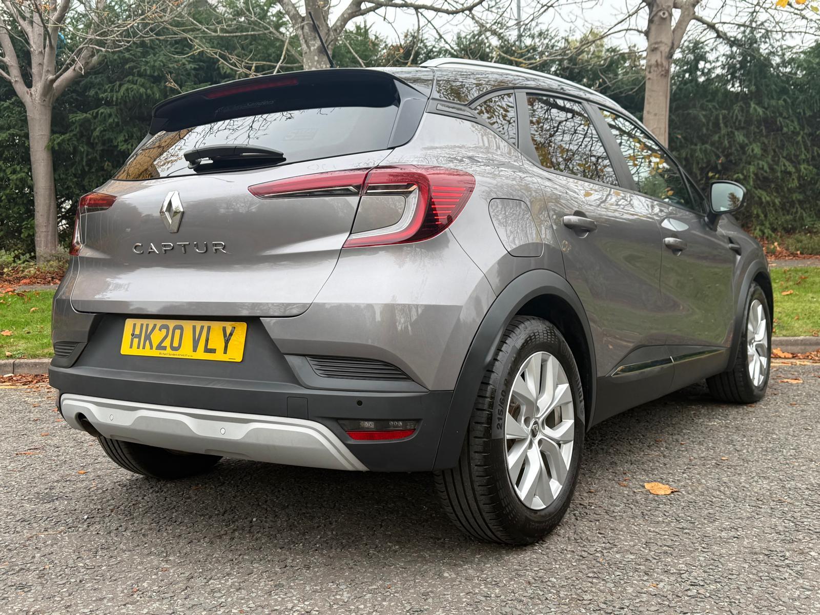 Renault Captur 1.5 Blue dCi Iconic SUV 5dr Diesel Manual Euro 6 (s/s) (95 ps)