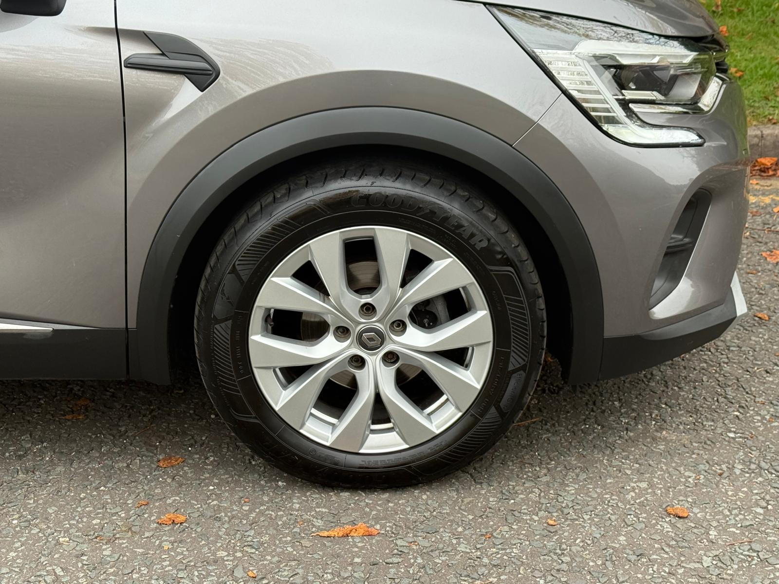 Renault Captur 1.5 Blue dCi Iconic SUV 5dr Diesel Manual Euro 6 (s/s) (95 ps)