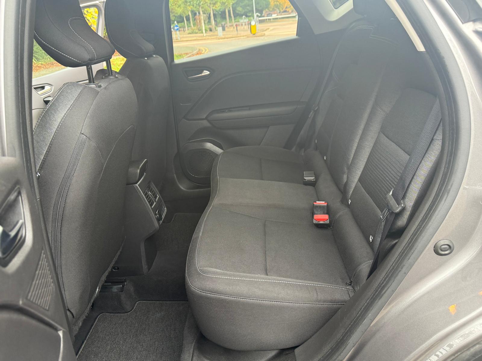 Renault Captur 1.5 Blue dCi Iconic SUV 5dr Diesel Manual Euro 6 (s/s) (95 ps)