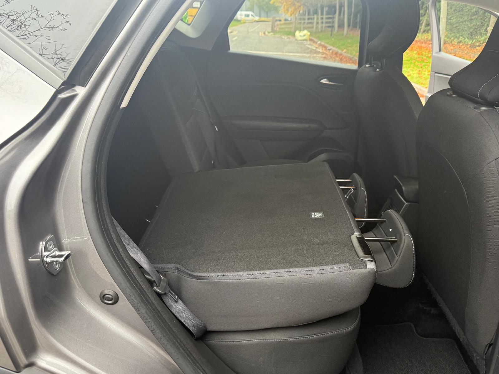 Renault Captur 1.5 Blue dCi Iconic SUV 5dr Diesel Manual Euro 6 (s/s) (95 ps)