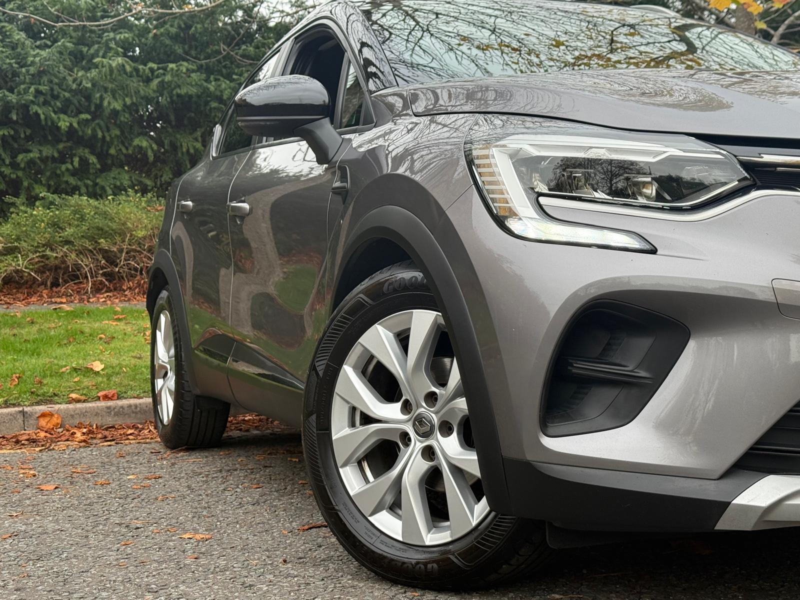 Renault Captur 1.5 Blue dCi Iconic SUV 5dr Diesel Manual Euro 6 (s/s) (95 ps)