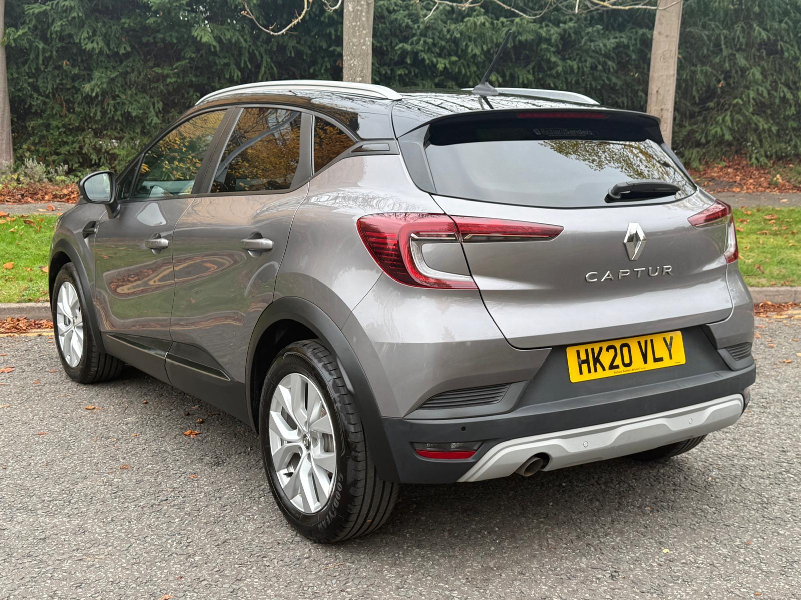 Renault Captur 1.5 Blue dCi Iconic SUV 5dr Diesel Manual Euro 6 (s/s) (95 ps)