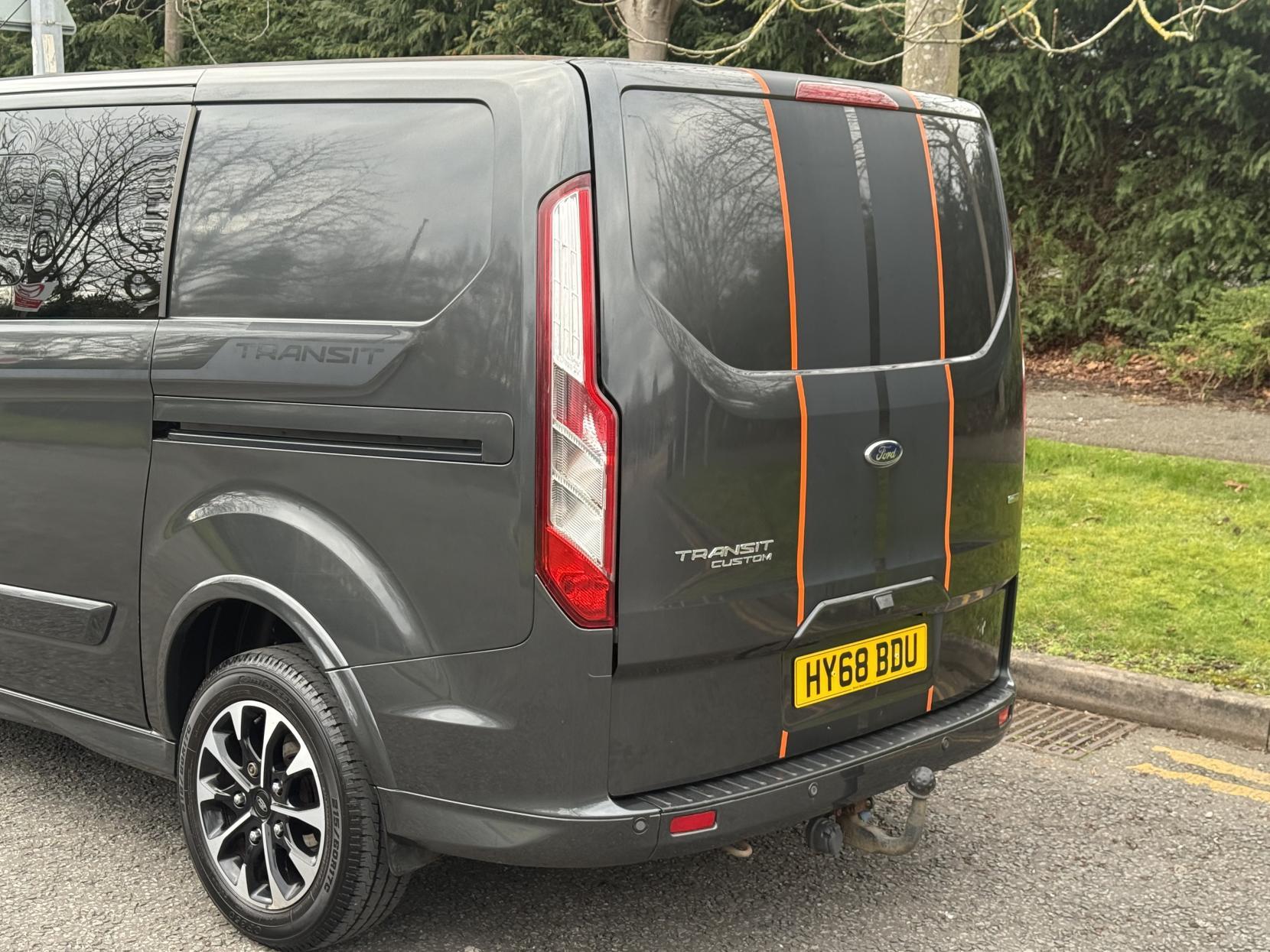 Ford Transit Custom 2.0 310 EcoBlue Sport Crew Van Double Cab 6dr Diesel Auto L1 H1 Euro 6 (s/s) (5 Seat) (170 ps)