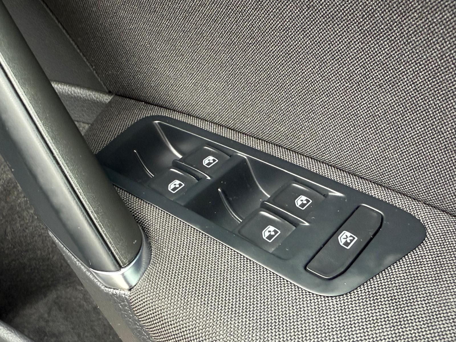 Volkswagen Golf 1.5 TSI EVO SE Nav Hatchback 5dr Petrol Manual Euro 6 (s/s) (130 ps)