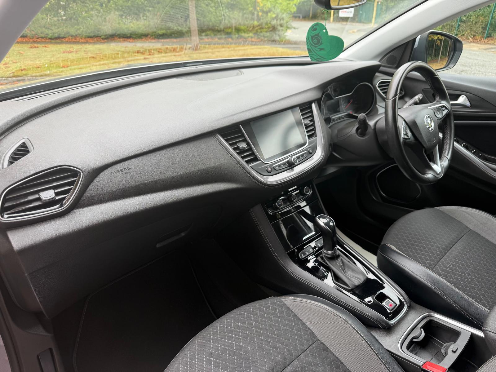 Vauxhall Grandland X 1.6 Turbo D BlueInjection Sport Nav SUV 5dr Diesel Auto Euro 6 (s/s) (120 ps)