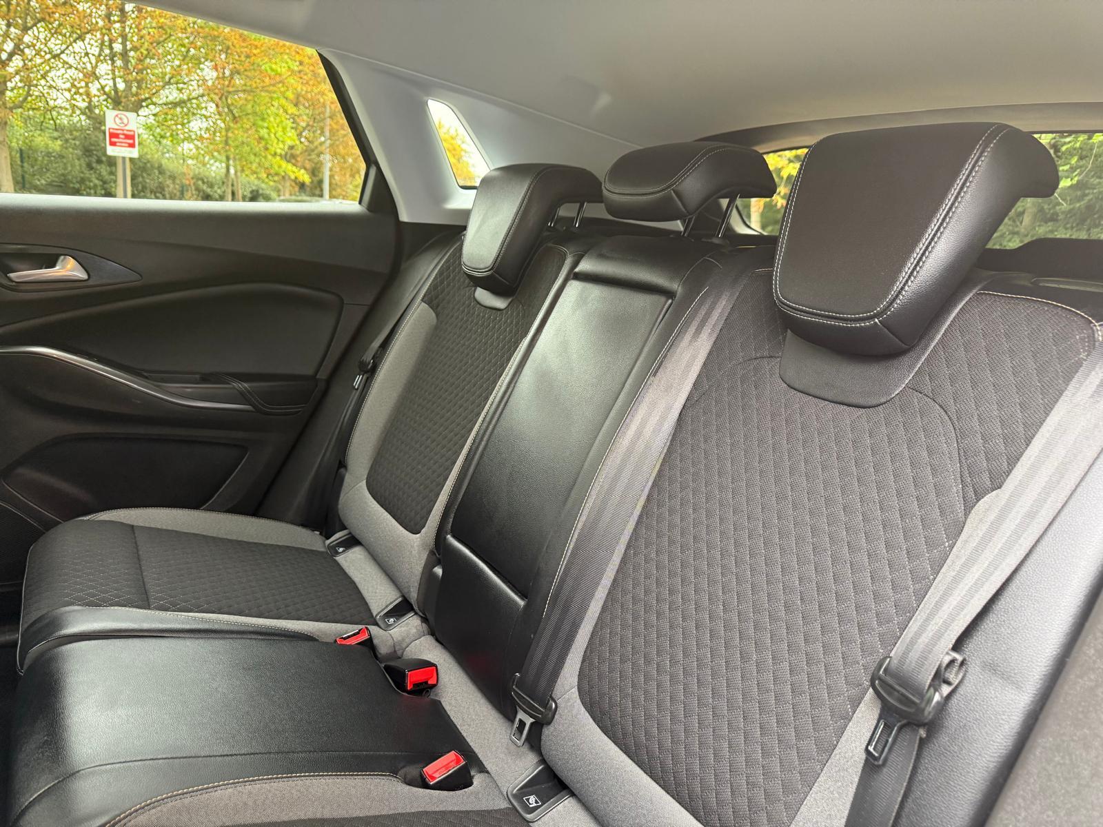 Vauxhall Grandland X 1.6 Turbo D BlueInjection Sport Nav SUV 5dr Diesel Auto Euro 6 (s/s) (120 ps)
