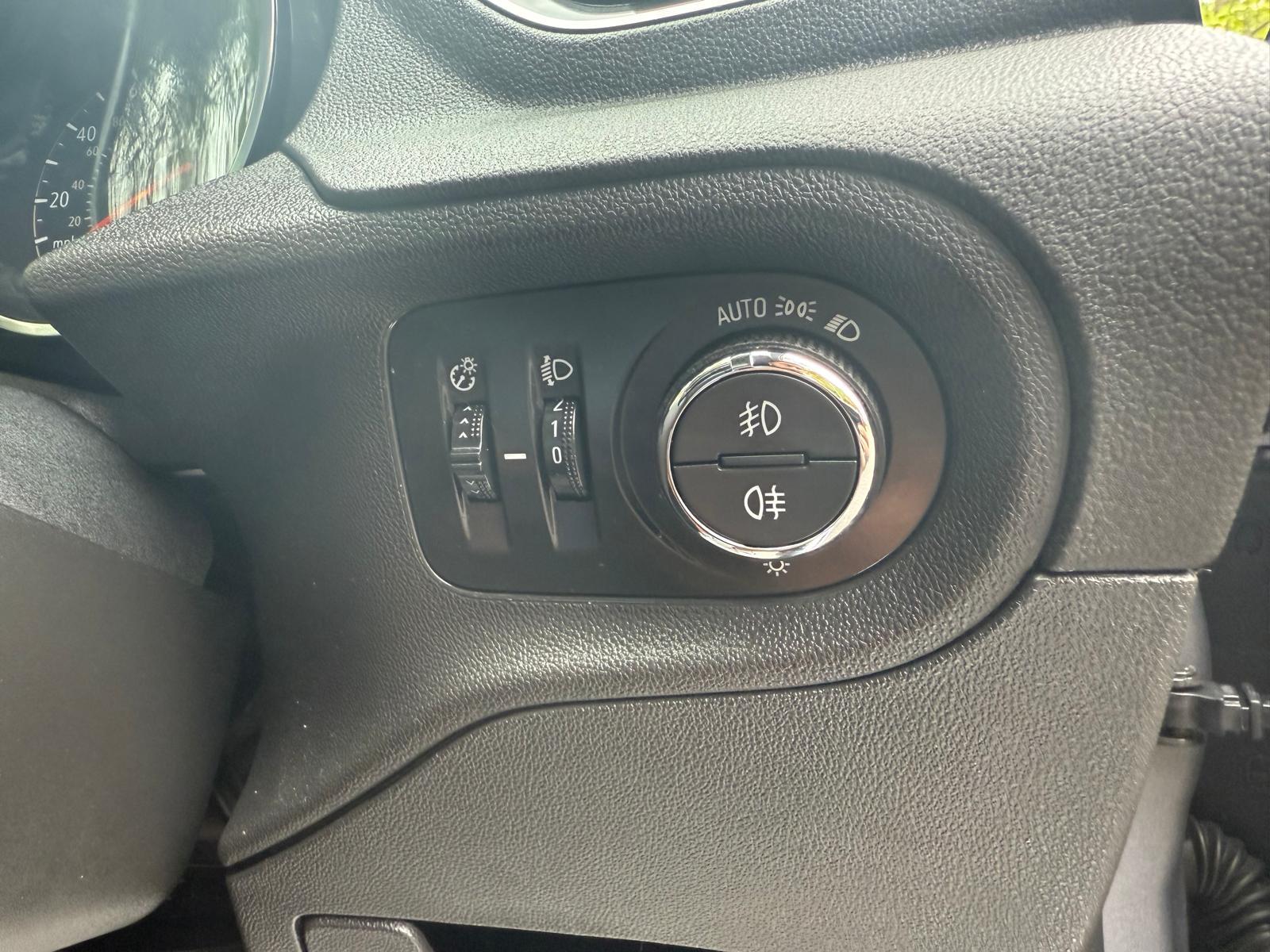 Vauxhall Grandland X 1.6 Turbo D BlueInjection Sport Nav SUV 5dr Diesel Auto Euro 6 (s/s) (120 ps)