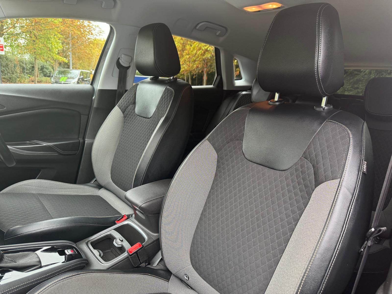 Vauxhall Grandland X 1.6 Turbo D BlueInjection Sport Nav SUV 5dr Diesel Auto Euro 6 (s/s) (120 ps)