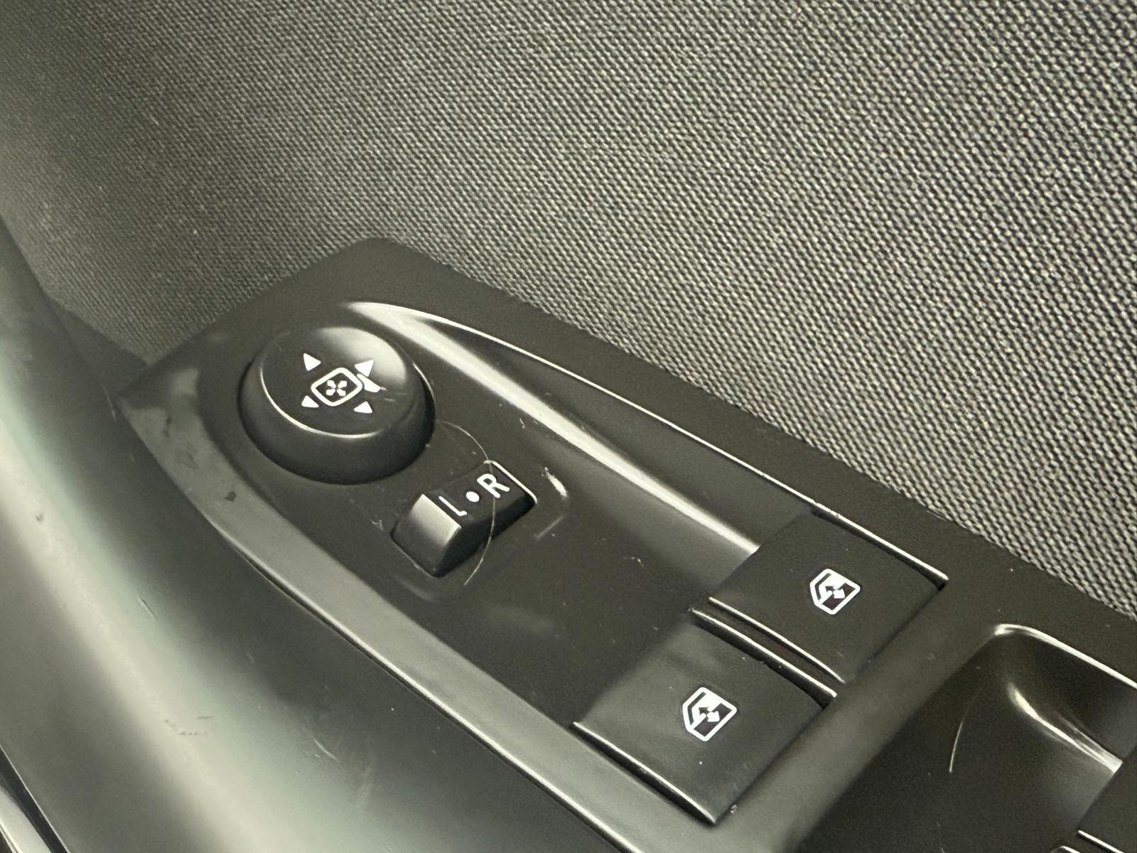 Vauxhall Astra 1.0i Turbo ecoTEC SRi Nav Hatchback 5dr Petrol Manual Euro 6 (s/s) (105 ps)