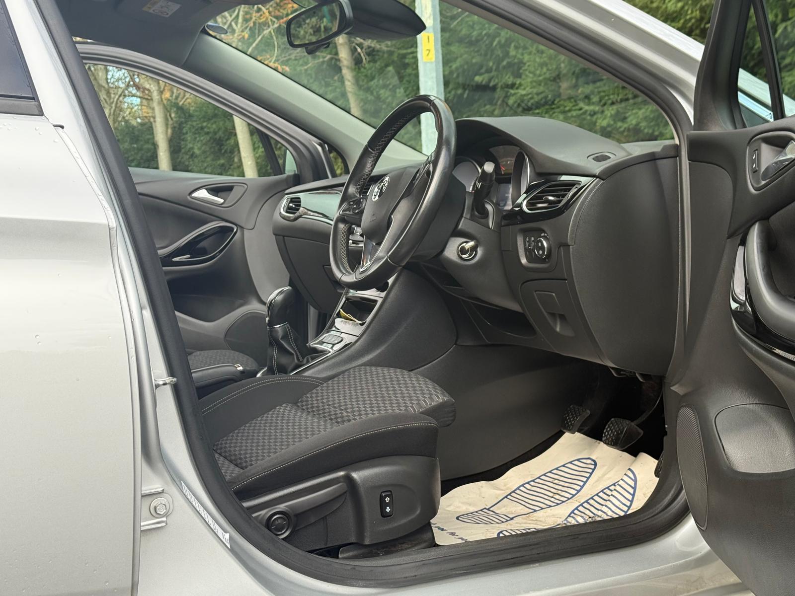 Vauxhall Astra 1.0i Turbo ecoTEC SRi Nav Hatchback 5dr Petrol Manual Euro 6 (s/s) (105 ps)