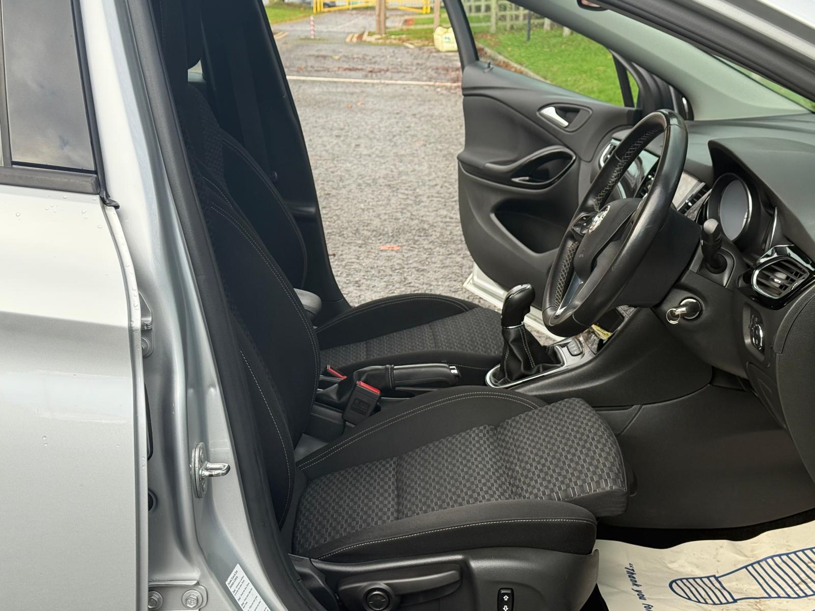 Vauxhall Astra 1.0i Turbo ecoTEC SRi Nav Hatchback 5dr Petrol Manual Euro 6 (s/s) (105 ps)