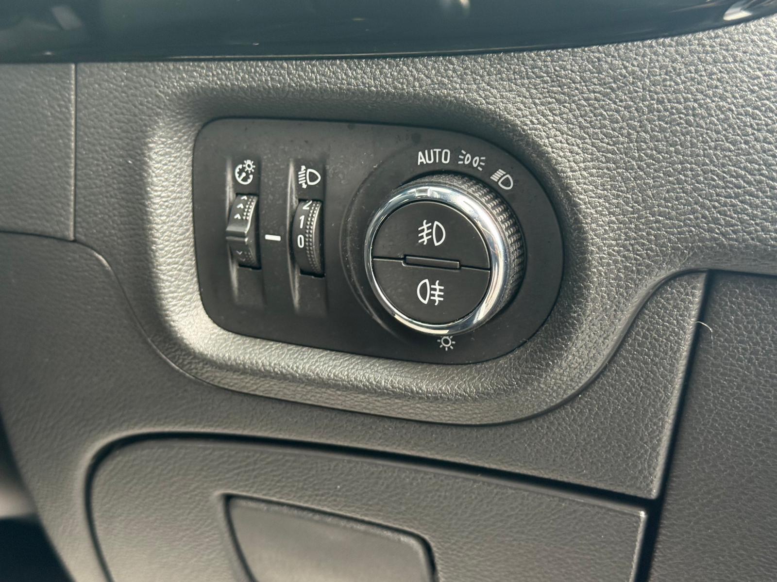 Vauxhall Astra 1.0i Turbo ecoTEC SRi Nav Hatchback 5dr Petrol Manual Euro 6 (s/s) (105 ps)