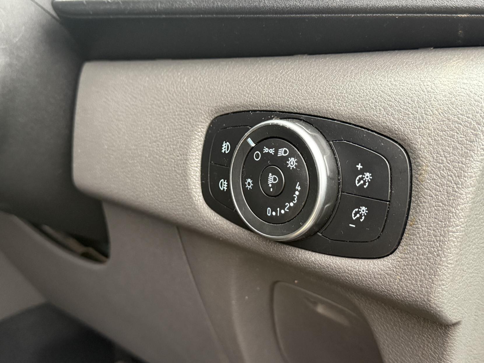 Ford Transit Custom 2.0 320 EcoBlue Limited Crew Van Double Cab 5dr Diesel Manual L1 H1 Euro 6 (s/s) (130 ps)