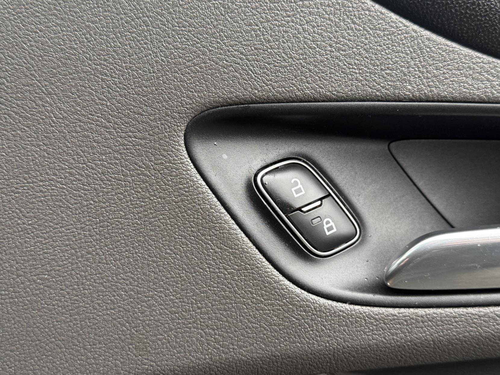 Ford Transit Custom 2.0 320 EcoBlue Limited Crew Van Double Cab 5dr Diesel Manual L1 H1 Euro 6 (s/s) (130 ps)