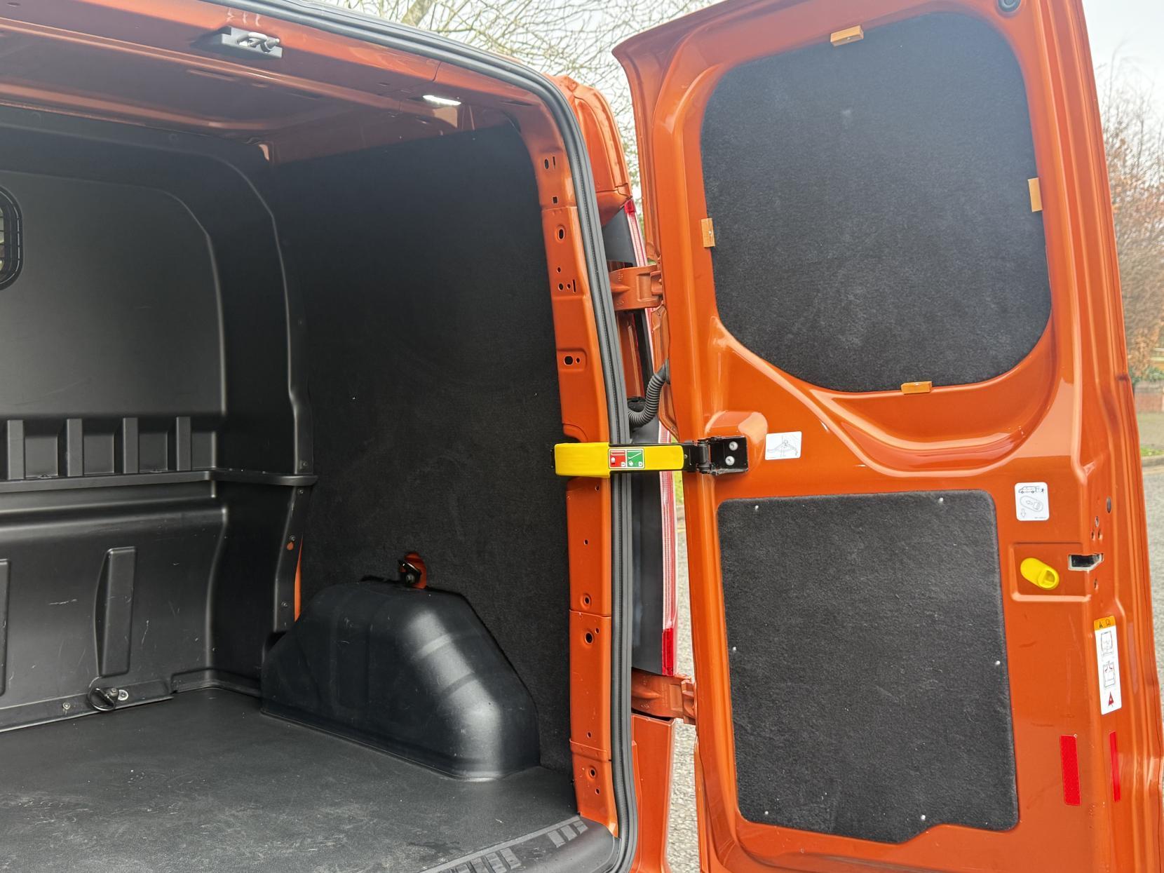 Ford Transit Custom 2.0 320 EcoBlue Limited Crew Van Double Cab 5dr Diesel Manual L1 H1 Euro 6 (s/s) (130 ps)