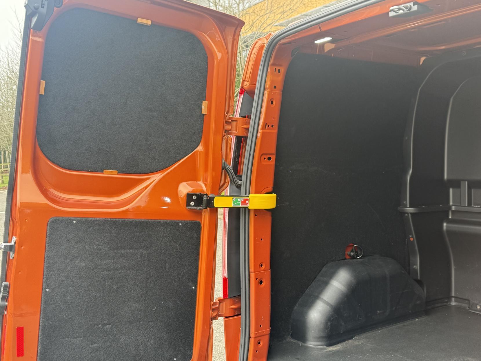 Ford Transit Custom 2.0 320 EcoBlue Limited Crew Van Double Cab 5dr Diesel Manual L1 H1 Euro 6 (s/s) (130 ps)