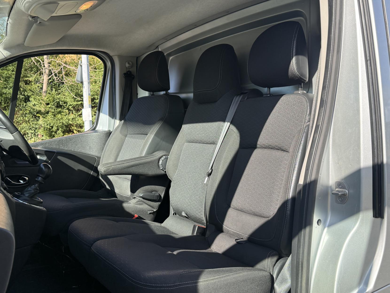 Vauxhall Vivaro 1.6 CDTi 2900 Sportive Panel Van 5dr Diesel Manual L2 H1 Euro 6 (120 ps)