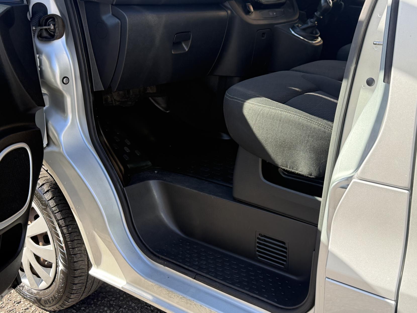 Vauxhall Vivaro 1.6 CDTi 2900 Sportive Panel Van 5dr Diesel Manual L2 H1 Euro 6 (120 ps)