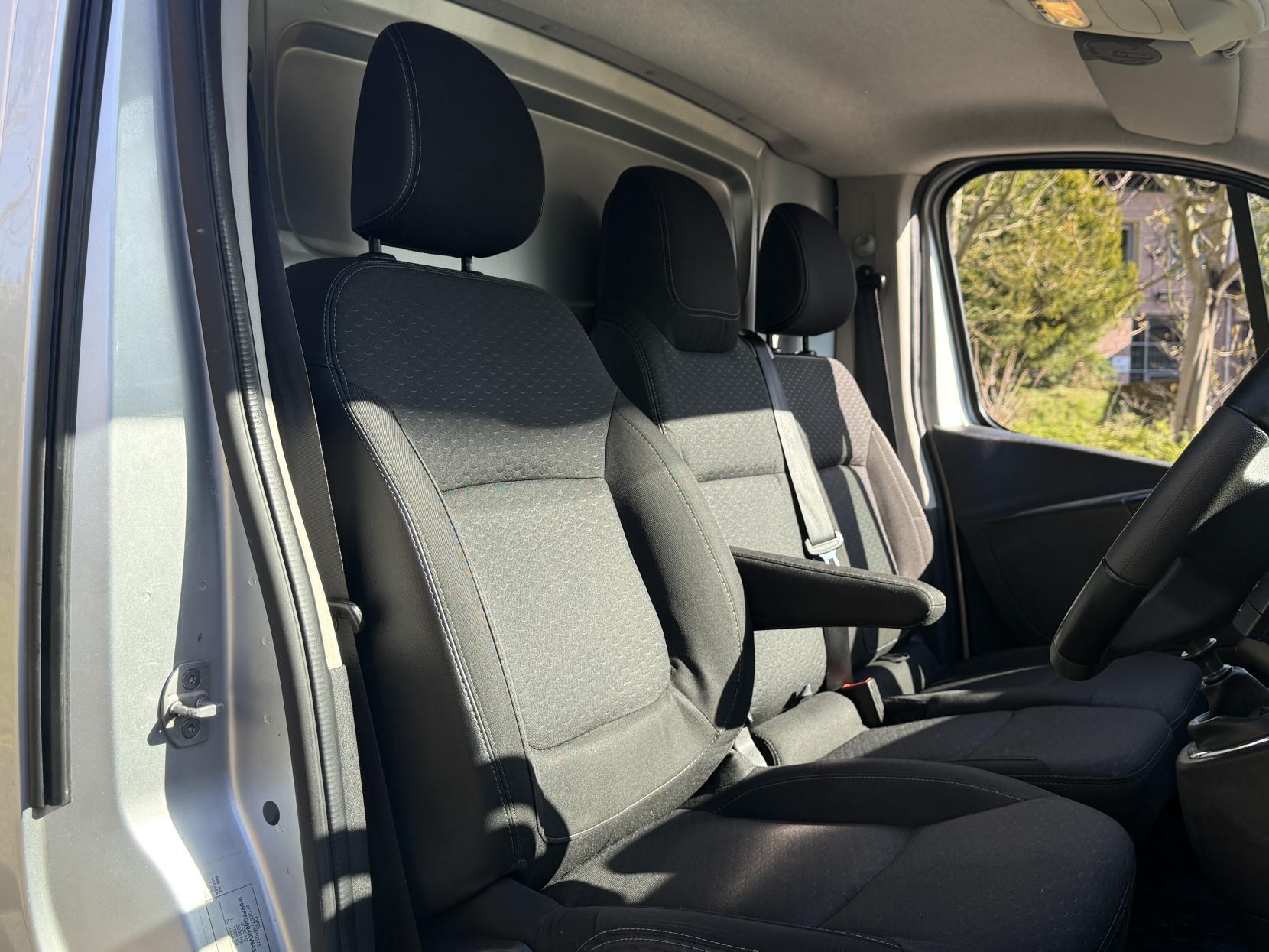 Vauxhall Vivaro 1.6 CDTi 2900 Sportive Panel Van 5dr Diesel Manual L2 H1 Euro 6 (120 ps)