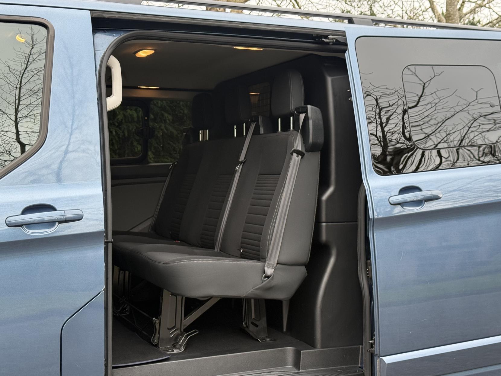 Ford Transit Custom 2.0 320 EcoBlue Limited Crew Van Double Cab 5dr Diesel Auto L2 H1 Euro 6 (s/s) (6 Seat) (170 ps)