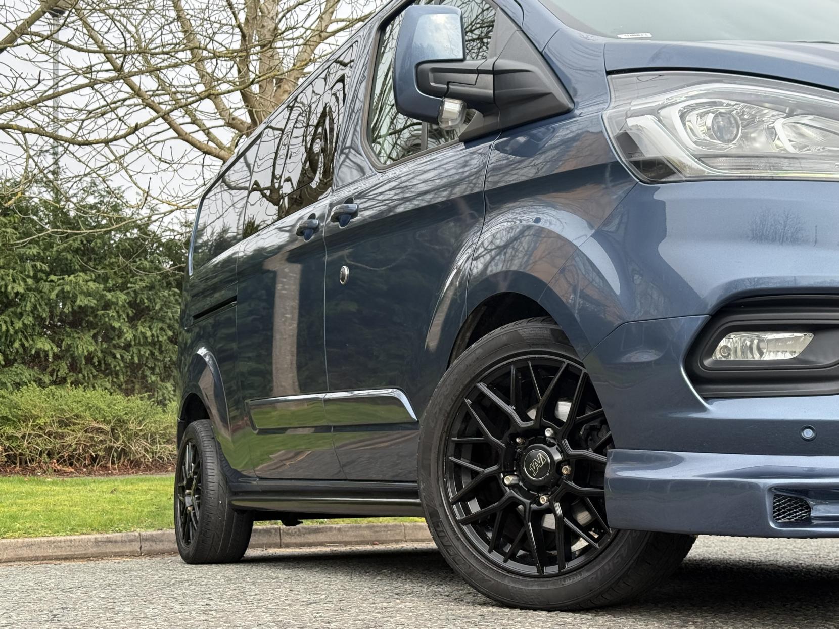 Ford Transit Custom 2.0 320 EcoBlue Limited Crew Van Double Cab 5dr Diesel Auto L2 H1 Euro 6 (s/s) (6 Seat) (170 ps)