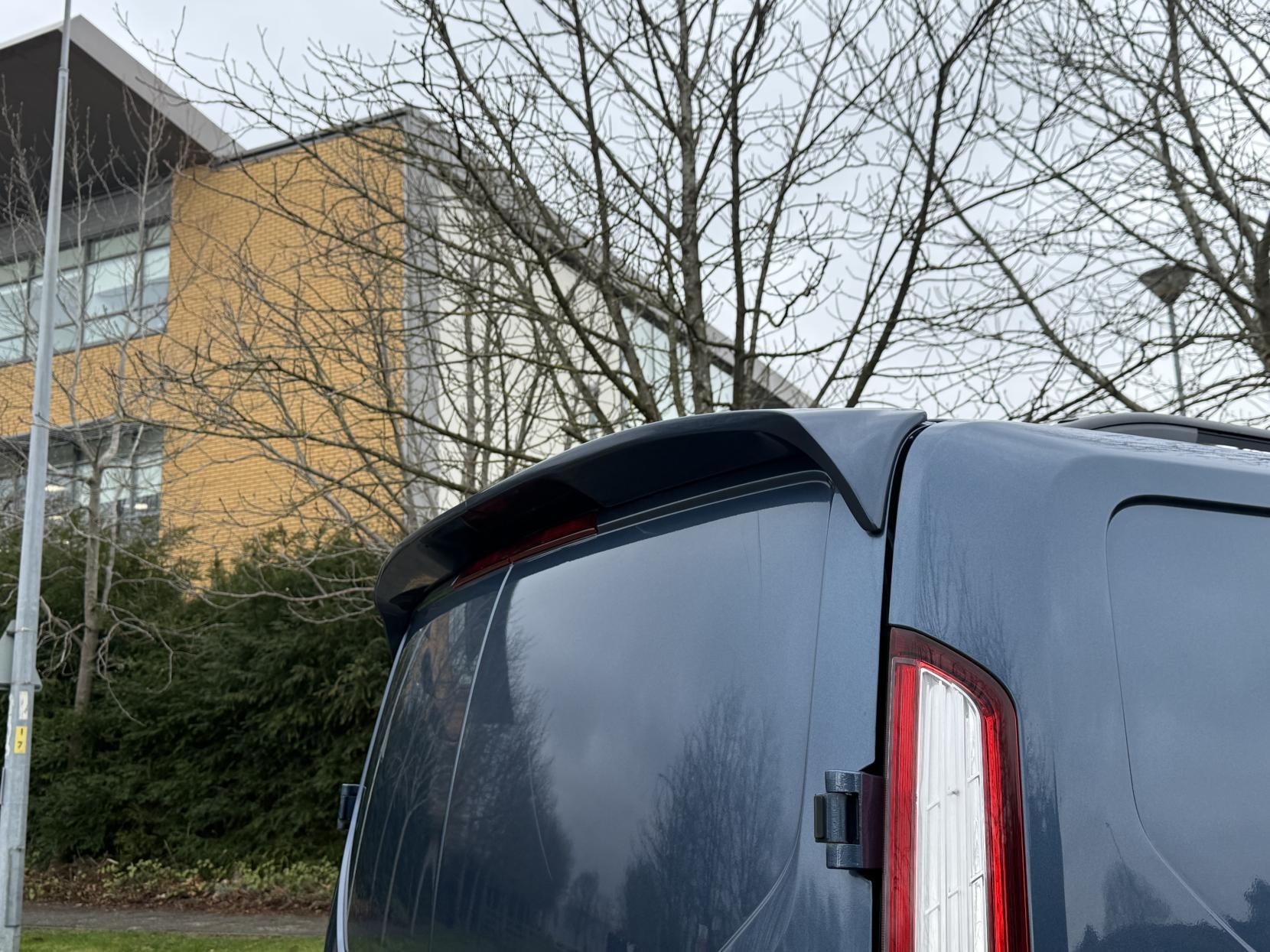 Ford Transit Custom 2.0 320 EcoBlue Limited Crew Van Double Cab 5dr Diesel Auto L2 H1 Euro 6 (s/s) (6 Seat) (170 ps)