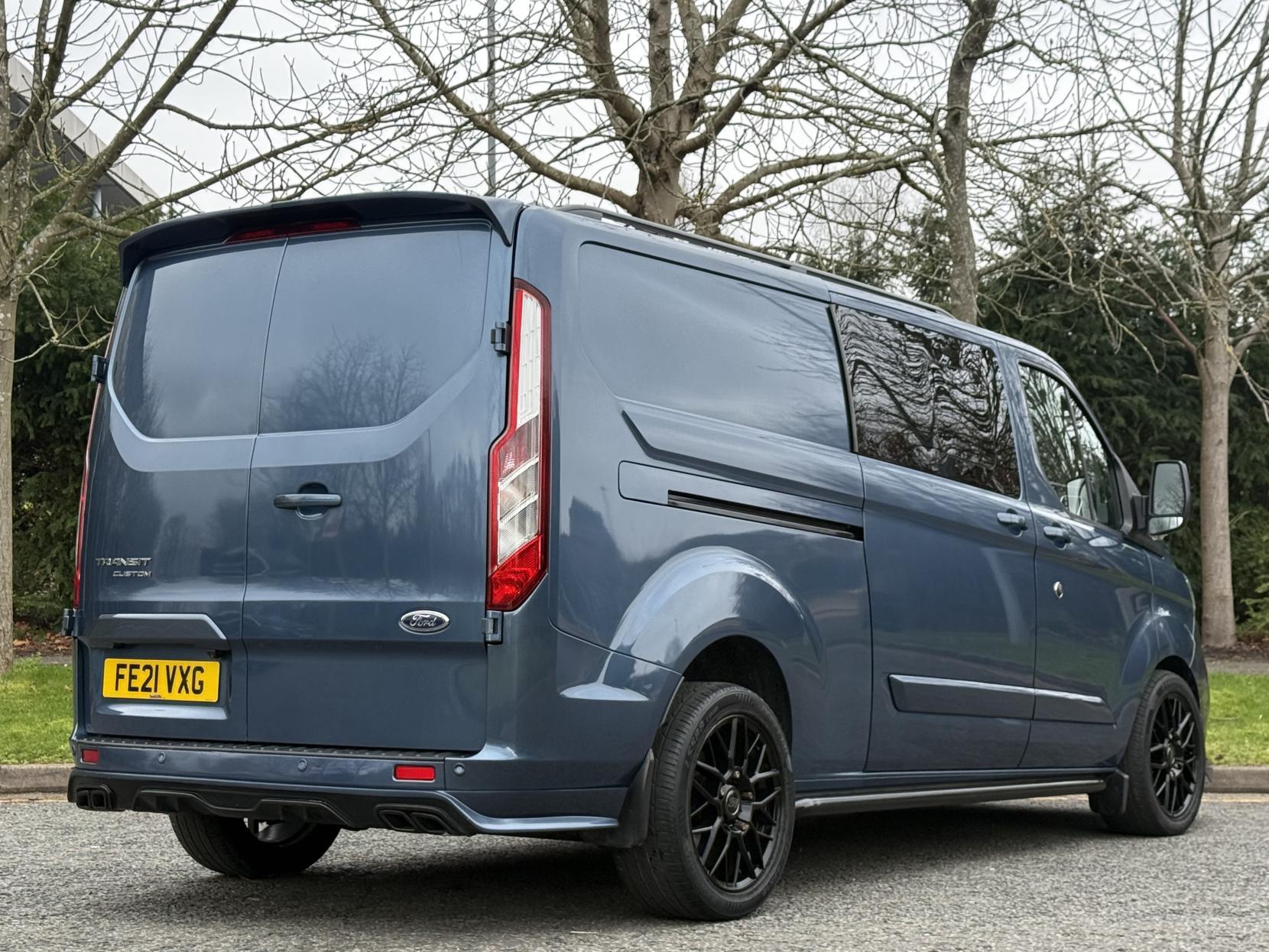 Ford Transit Custom 2.0 320 EcoBlue Limited Crew Van Double Cab 5dr Diesel Auto L2 H1 Euro 6 (s/s) (6 Seat) (170 ps)