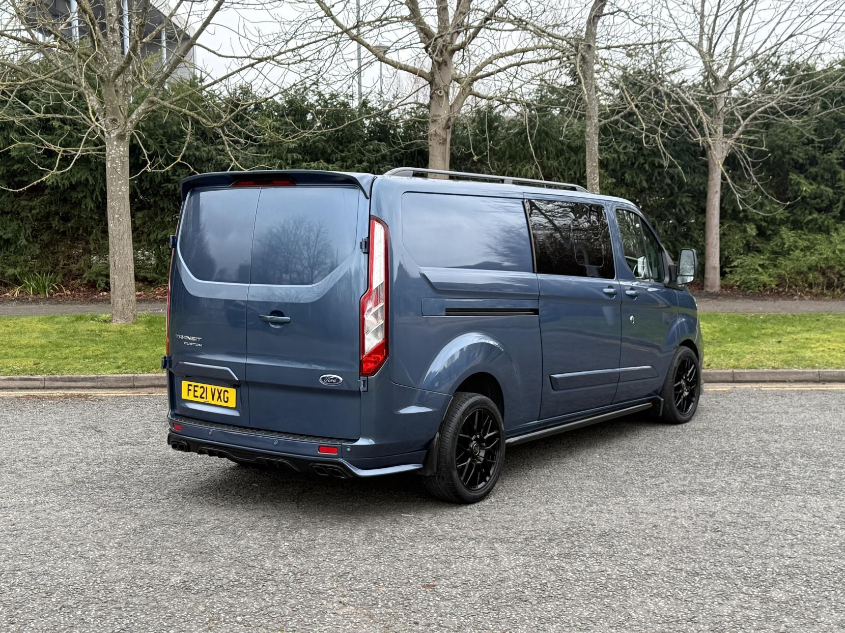 Ford Transit Custom 2.0 320 EcoBlue Limited Crew Van Double Cab 5dr Diesel Auto L2 H1 Euro 6 (s/s) (6 Seat) (170 ps)