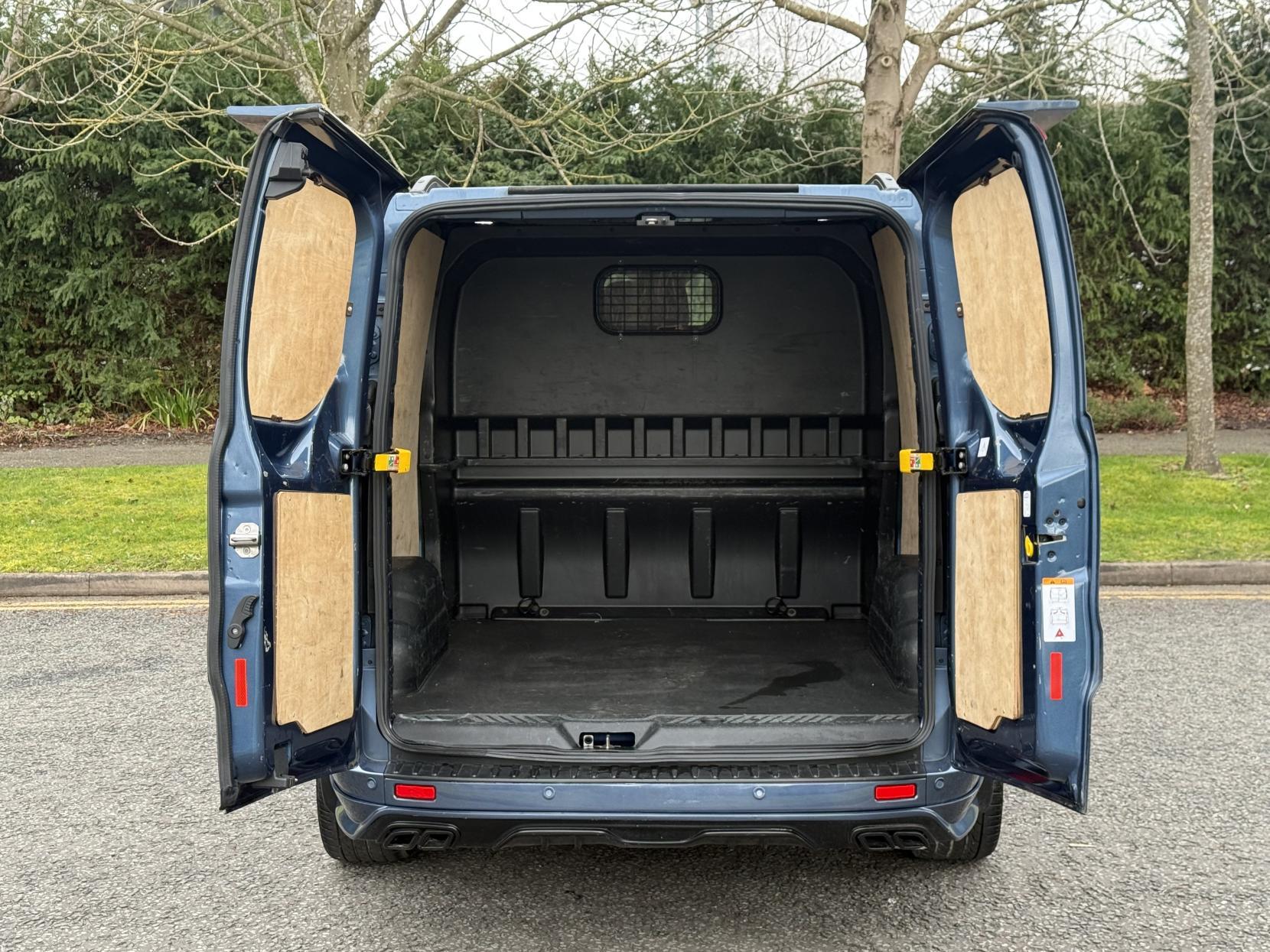 Ford Transit Custom 2.0 320 EcoBlue Limited Crew Van Double Cab 5dr Diesel Auto L2 H1 Euro 6 (s/s) (6 Seat) (170 ps)