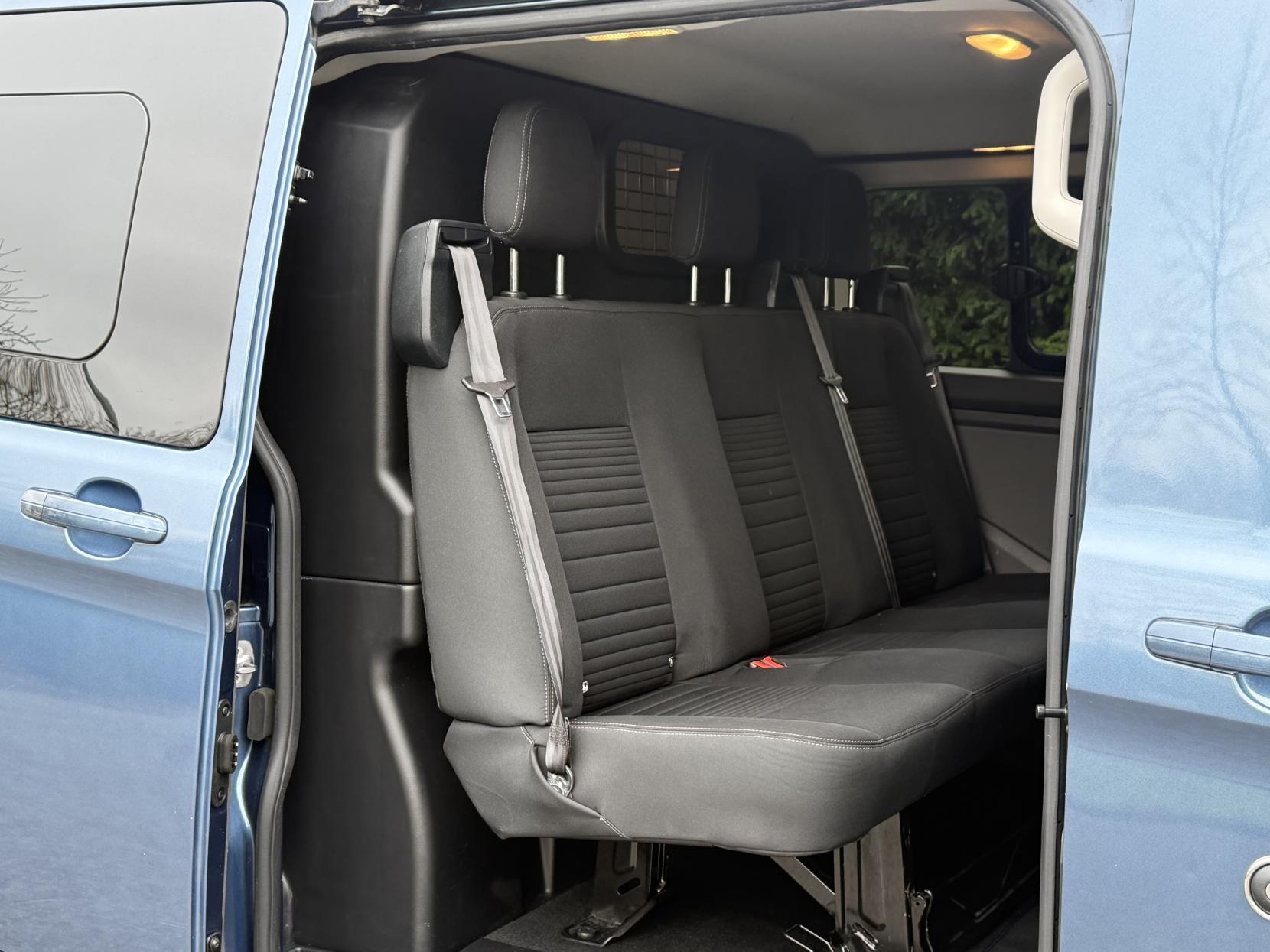 Ford Transit Custom 2.0 320 EcoBlue Limited Crew Van Double Cab 5dr Diesel Auto L2 H1 Euro 6 (s/s) (6 Seat) (170 ps)