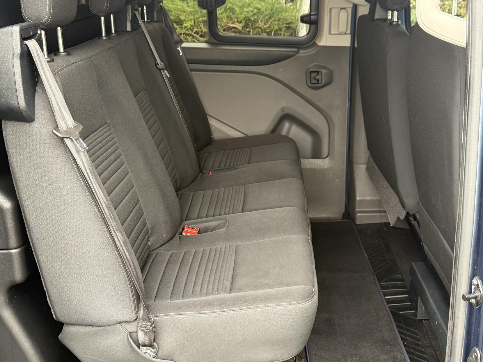 Ford Transit Custom 2.0 320 EcoBlue Limited Crew Van Double Cab 5dr Diesel Auto L2 H1 Euro 6 (s/s) (6 Seat) (170 ps)