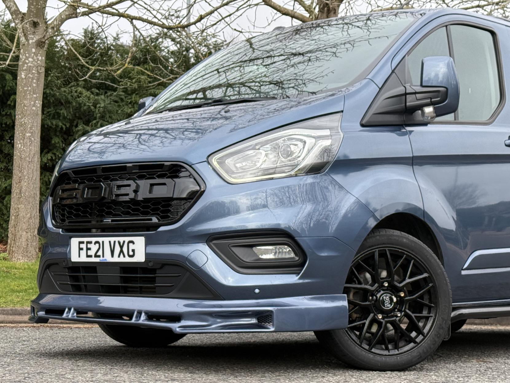 Ford Transit Custom 2.0 320 EcoBlue Limited Crew Van Double Cab 5dr Diesel Auto L2 H1 Euro 6 (s/s) (6 Seat) (170 ps)