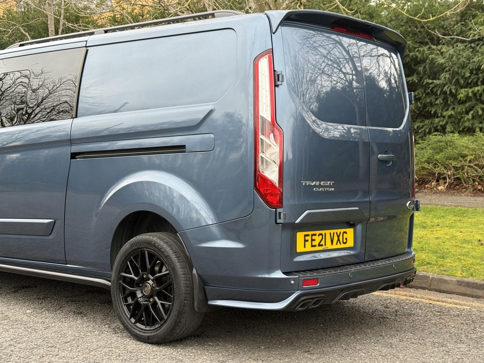Ford Transit Custom 2.0 320 EcoBlue Limited Crew Van Double Cab 5dr Diesel Auto L2 H1 Euro 6 (s/s) (6 Seat) (170 ps)