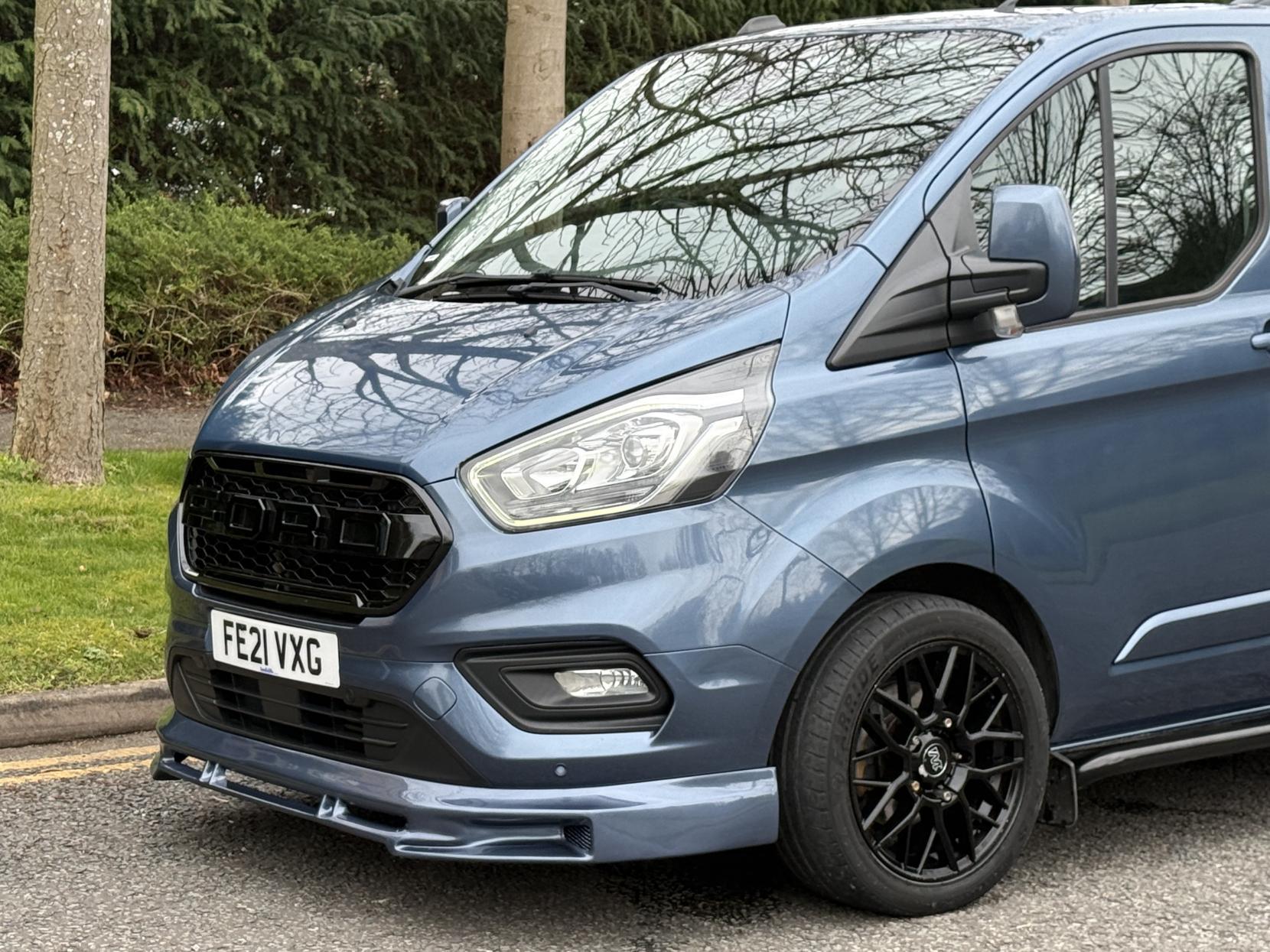 Ford Transit Custom 2.0 320 EcoBlue Limited Crew Van Double Cab 5dr Diesel Auto L2 H1 Euro 6 (s/s) (6 Seat) (170 ps)