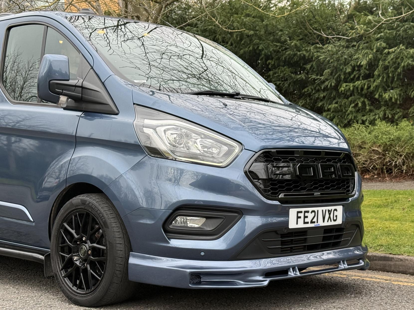 Ford Transit Custom 2.0 320 EcoBlue Limited Crew Van Double Cab 5dr Diesel Auto L2 H1 Euro 6 (s/s) (6 Seat) (170 ps)