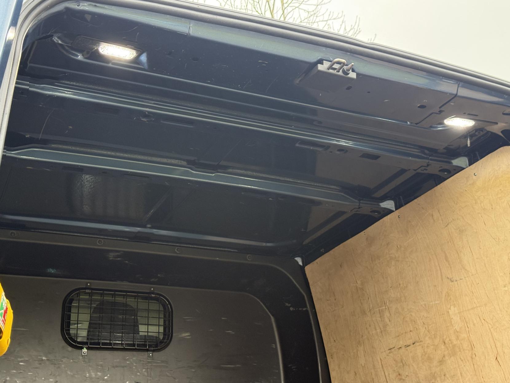 Ford Transit Custom 2.0 320 EcoBlue Limited Crew Van Double Cab 5dr Diesel Auto L2 H1 Euro 6 (s/s) (6 Seat) (170 ps)