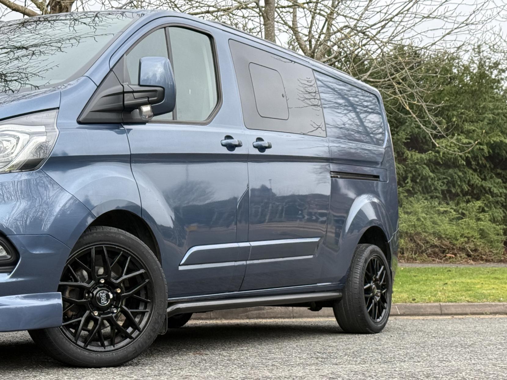 Ford Transit Custom 2.0 320 EcoBlue Limited Crew Van Double Cab 5dr Diesel Auto L2 H1 Euro 6 (s/s) (6 Seat) (170 ps)