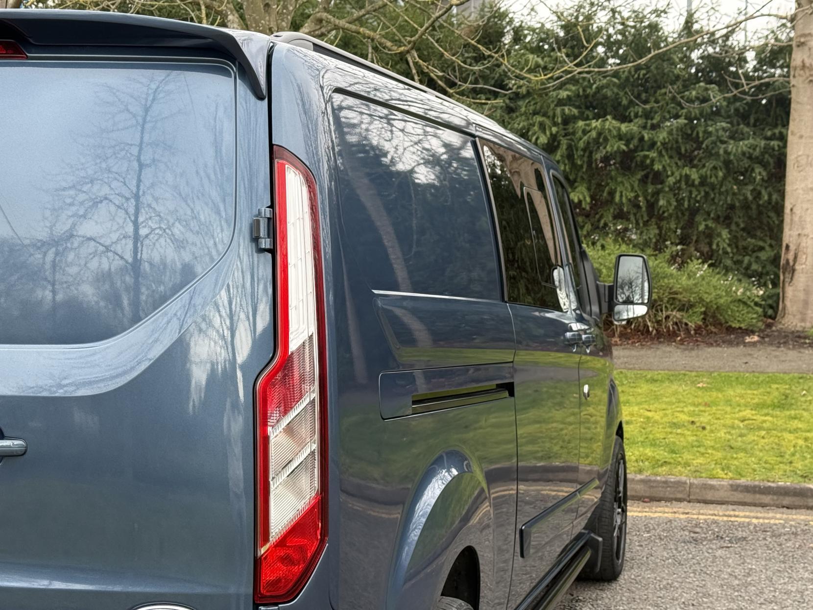 Ford Transit Custom 2.0 320 EcoBlue Limited Crew Van Double Cab 5dr Diesel Auto L2 H1 Euro 6 (s/s) (6 Seat) (170 ps)