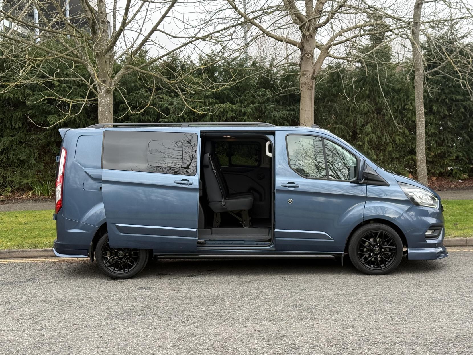 Ford Transit Custom 2.0 320 EcoBlue Limited Crew Van Double Cab 5dr Diesel Auto L2 H1 Euro 6 (s/s) (6 Seat) (170 ps)